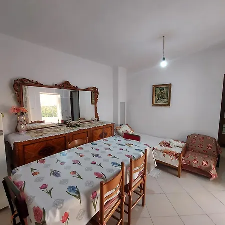 John Apartment Lukove